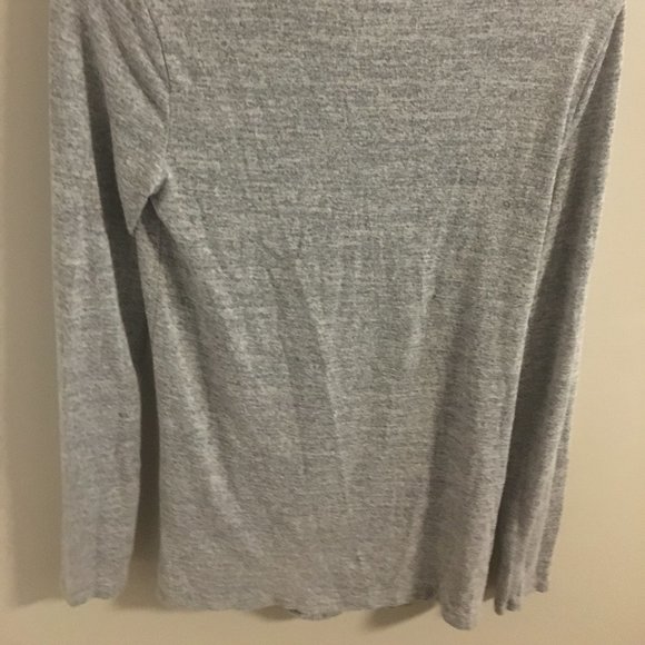 Long sleeve knotted bottom tee - Picture 3 of 3